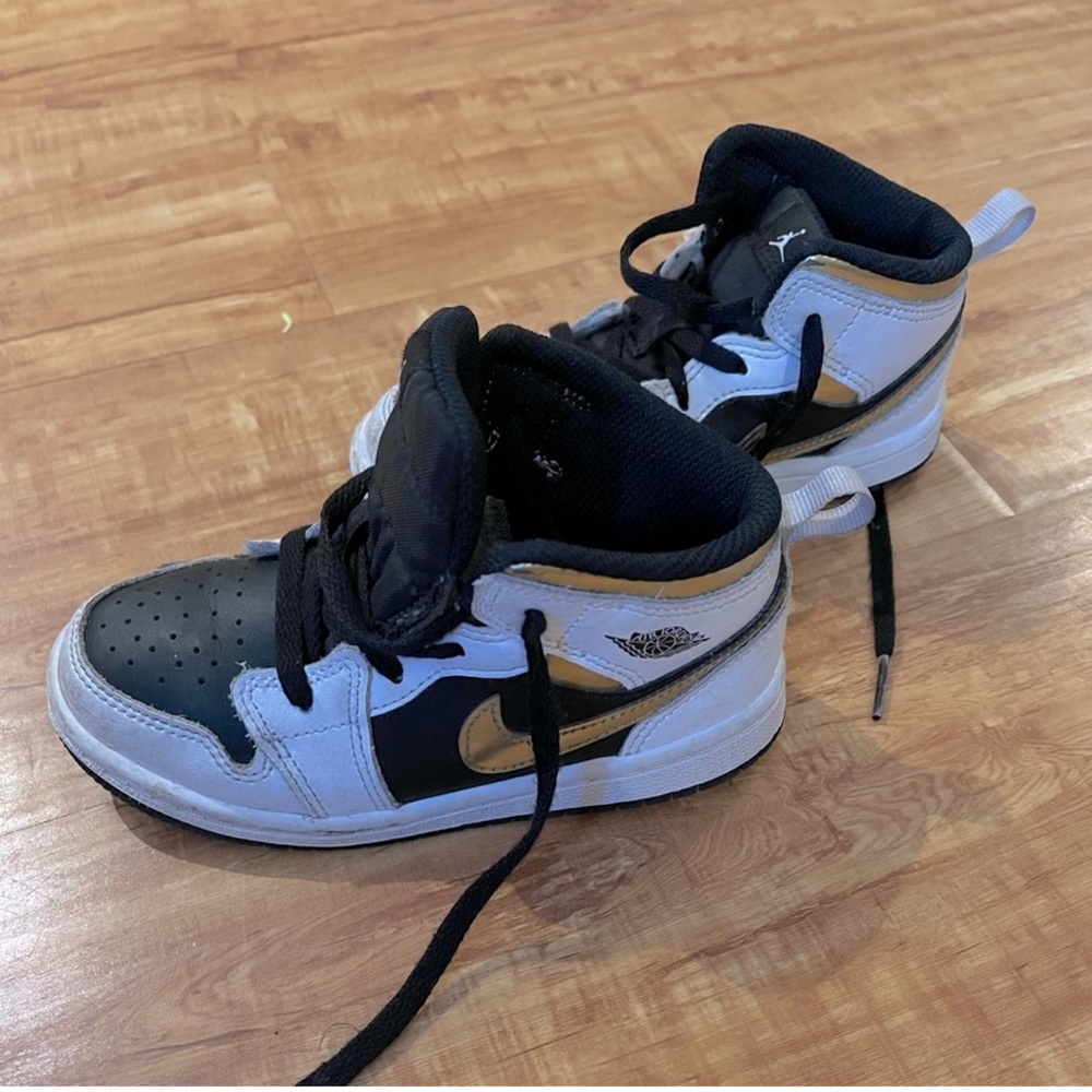 Air jordan mid ‘white gold’ toddler shoe 9c BACK TO SCHOOL